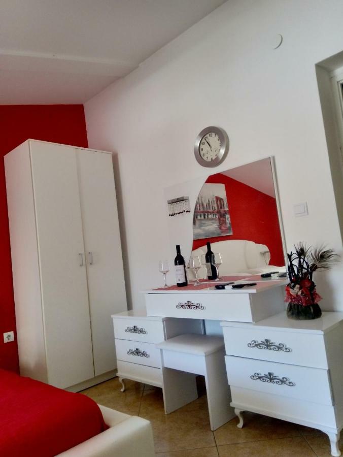 Apartmani M ヘルツェグ・ノヴィ エクステリア 写真